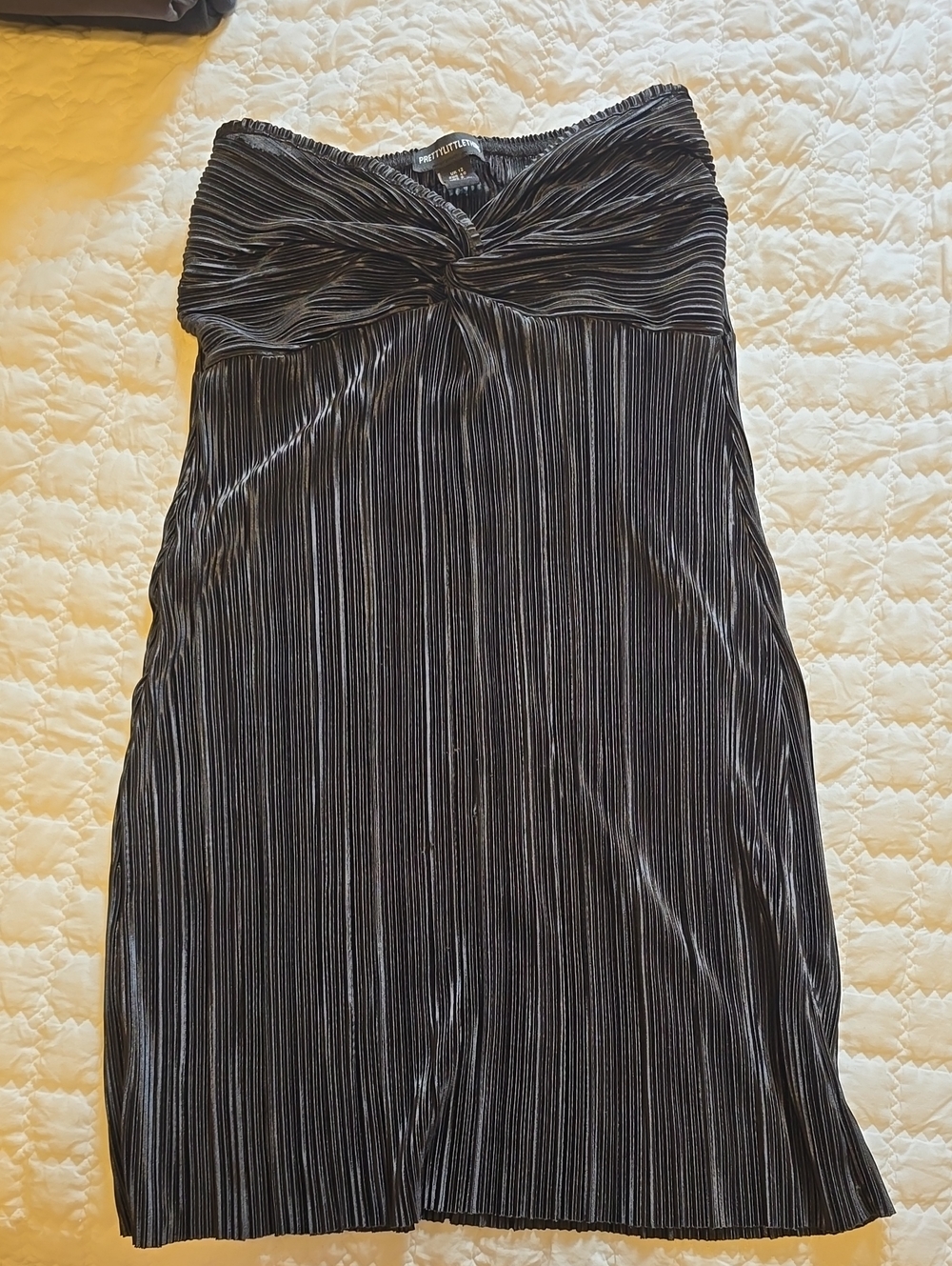 PrettyLittleThing Black Pleated Strapless Twist-Front Dress